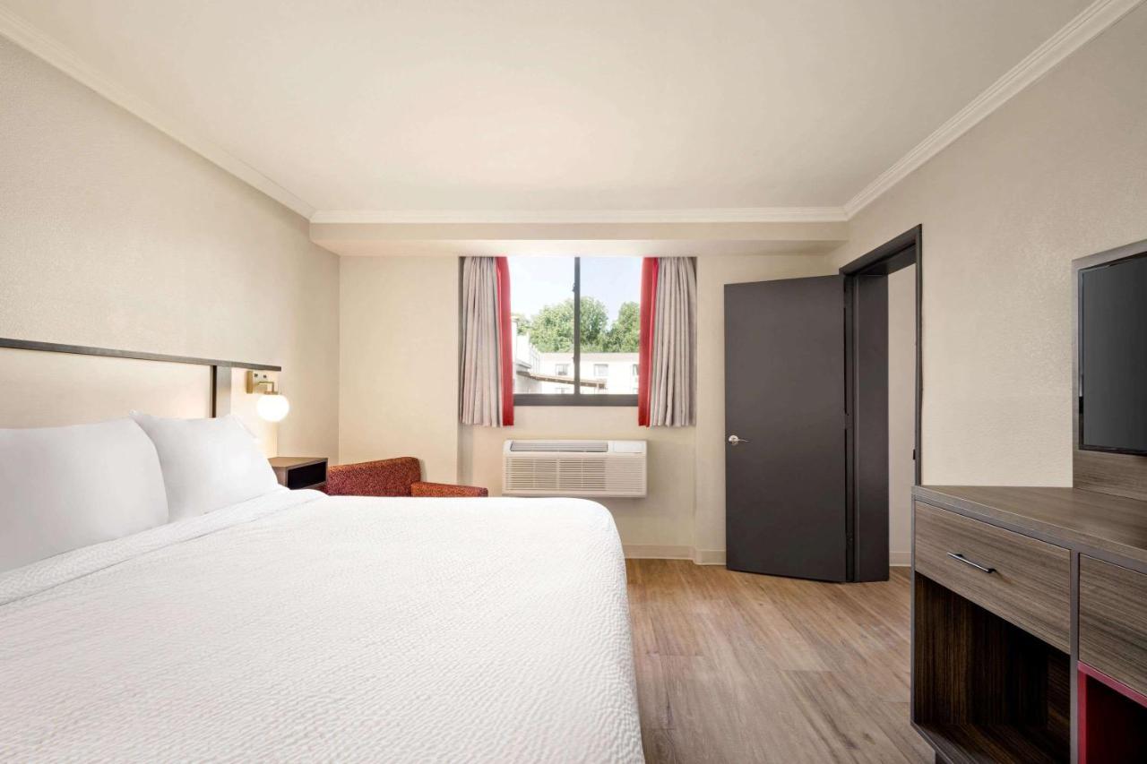 Ramada By Wyndham Allentown Bethlehem Exterior foto
