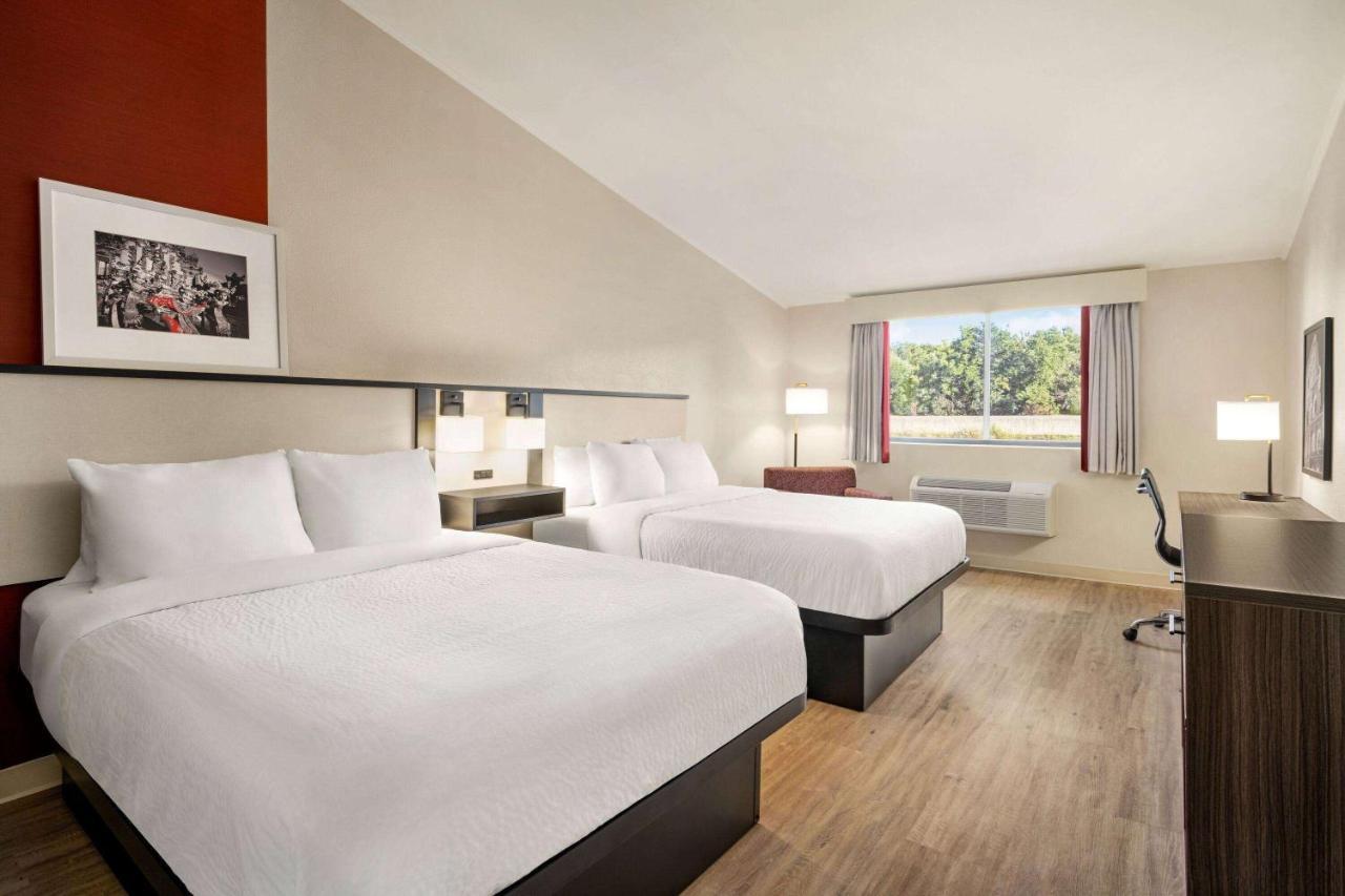 Ramada By Wyndham Allentown Bethlehem Exterior foto